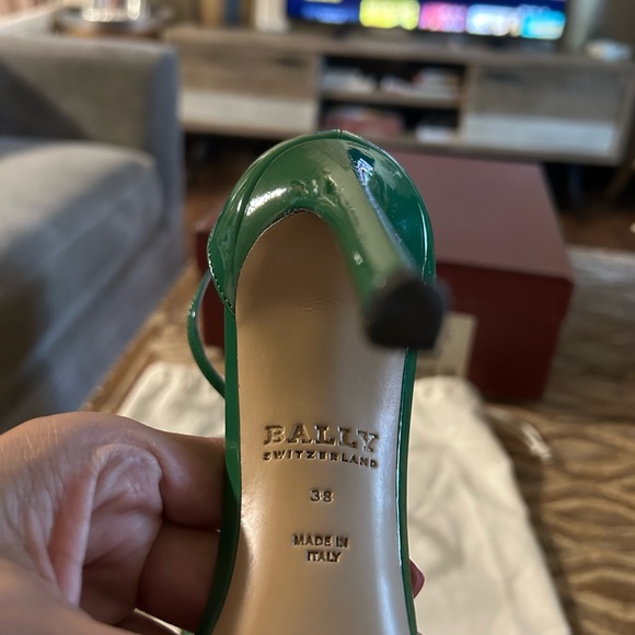 Beautiful peep toe Italian made heels. - Picture 5 of 6